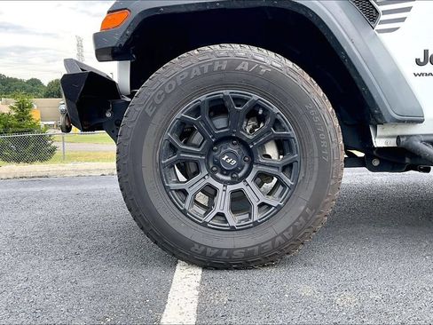 Used 2023 Jeep Wrangler Unlimited Sport AWD/4WD image 2