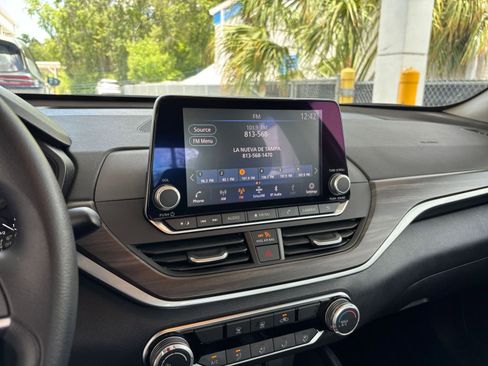 Used 2025 Nissan Altima 2.5 SV FWD image 17