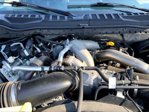 Used 2022 Ford F250 Platinum w/ FX4 Off-Road Package AWD/4WD image 31