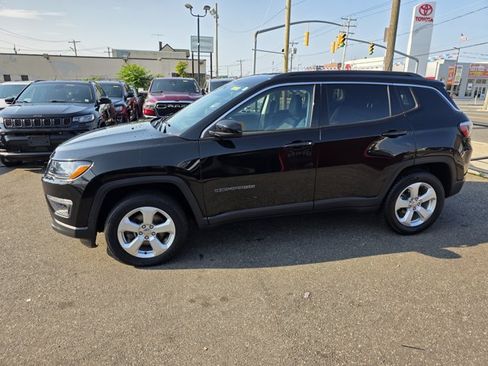 Used 2019 Jeep Compass Latitude w/ Popular Equipment Group AWD/4WD image 3
