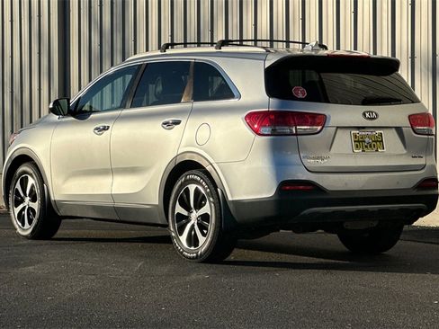 Used 2016 Kia Sorento EX image 7