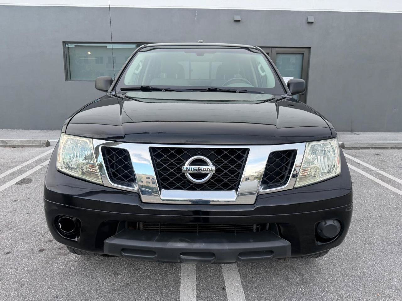 Used 2015 Nissan Frontier SV RWD image 9