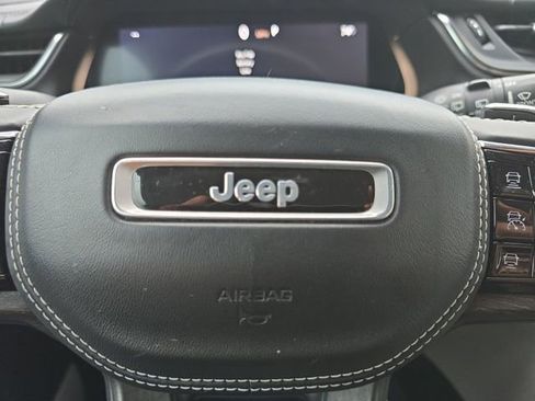 Used 2022 Jeep Grand Cherokee L Overland w/ Luxury Tech Group IV RWD image 5