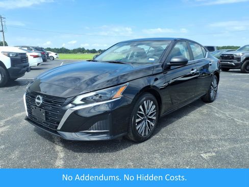Used 2025 Nissan Altima 2.5 SV FWD image 1