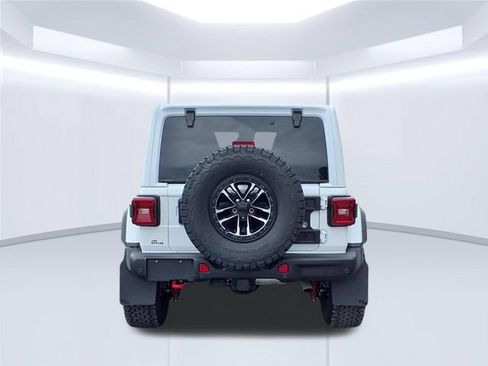Used 2025 Jeep Wrangler Unlimited Rubicon AWD/4WD image 4