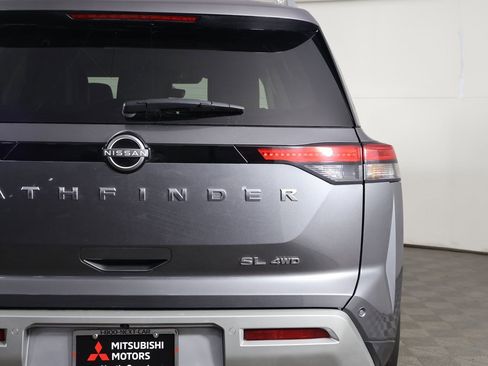 Used 2024 Nissan Pathfinder SL w/ SL Premium Package image 18