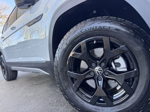 Used 2024 Volkswagen Atlas Peak Edition SE image 4