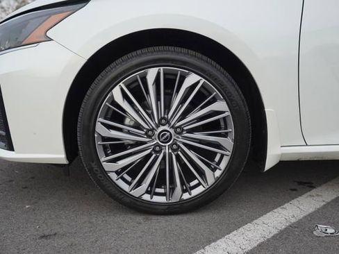 Used 2024 Nissan Altima 2.5 SL image 11