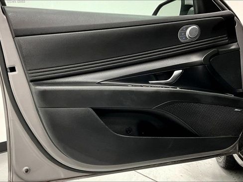 Certified 2022 Hyundai Elantra Limited image 21
