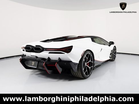 Used 2024 Lamborghini Revuelto image 5