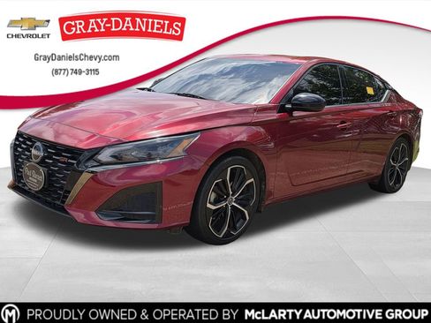Used 2023 Nissan Altima 2.5 SR w/ SR Premium Package FWD image 1