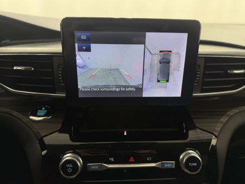 Used 2021 Ford Explorer Limited w/ Equipment Group 301A image 22