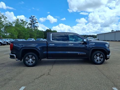 Used 2025 GMC Sierra 1500 SLT RWD image 3
