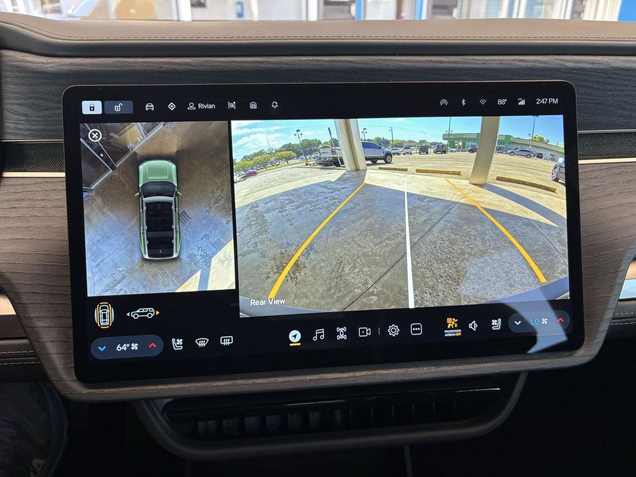 Used 2025 Rivian R1S Adventure Dual AWD/4WD image 19