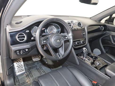 Used 2018 Bentley Bentayga image 36