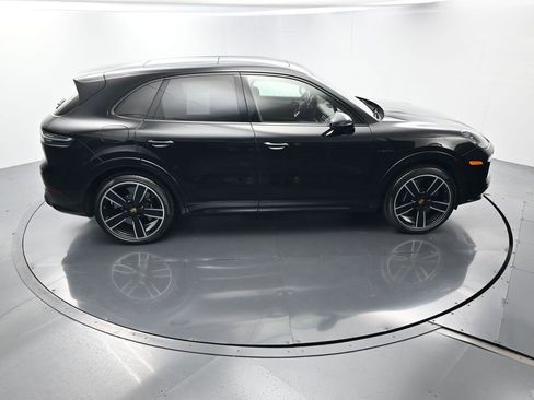 Certified 2022 Porsche Cayenne Turbo S AWD/4WD image 42