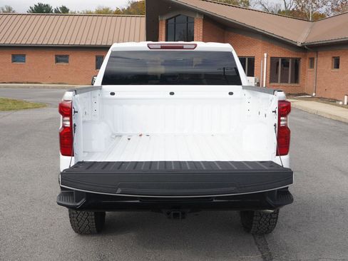 New 2026 Chevrolet Silverado 1500 Custom Trail Boss w/ LPO, Dark Essentials Package image 5