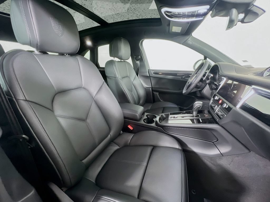 Certified 2026 Porsche Macan AWD/4WD image 30