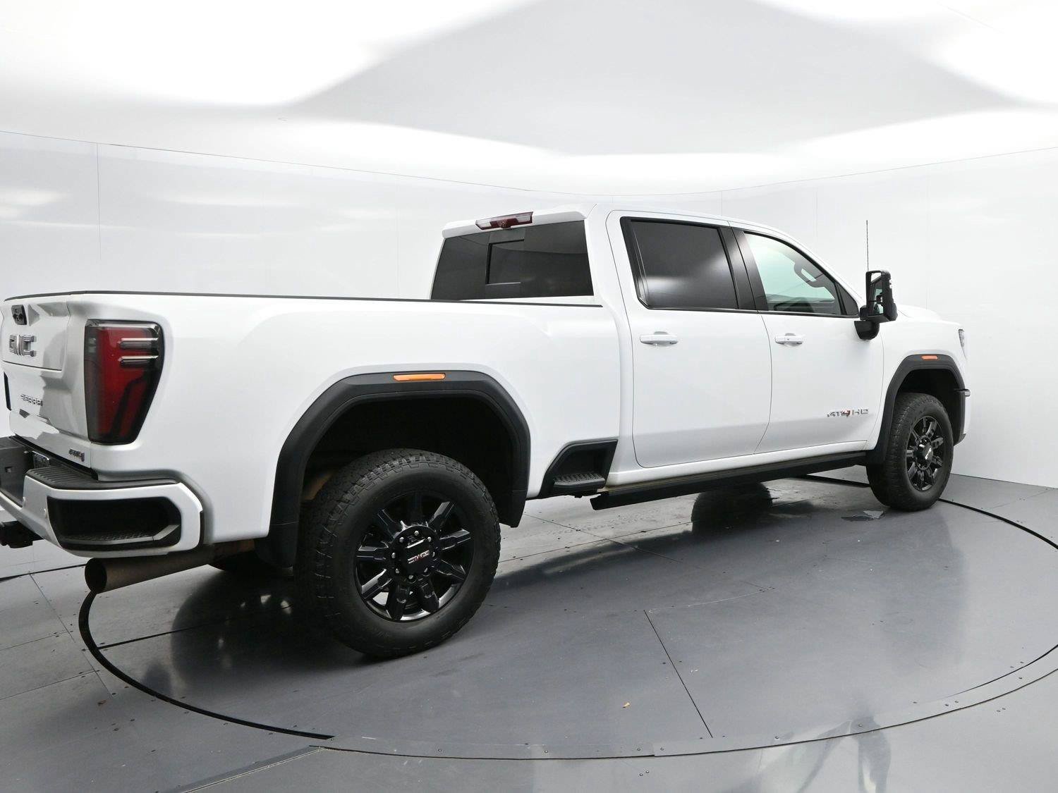 Used 2024 GMC Sierra 2500 AT4 w/ AT4 Premium Plus Package AWD/4WD image 7