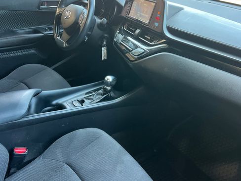 Used 2018 Toyota C-HR XLE FWD image 17