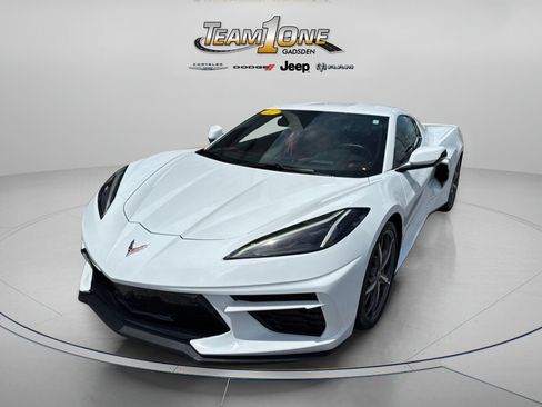 Used 2022 Chevrolet Corvette Stingray Preferred Cpe w/ Engine Appearance Package RWD image 3