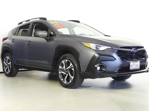 Used 2024 Subaru Crosstrek 2.0i Premium w/ Crosstrek Mirror Package AWD/4WD image 4