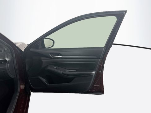 Used 2025 Nissan Altima 2.5 SV FWD image 30