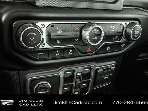 Used 2020 Jeep Wrangler Unlimited Sahara image 15