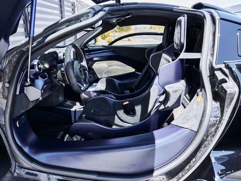 Used 2019 McLaren Senna RWD image 38