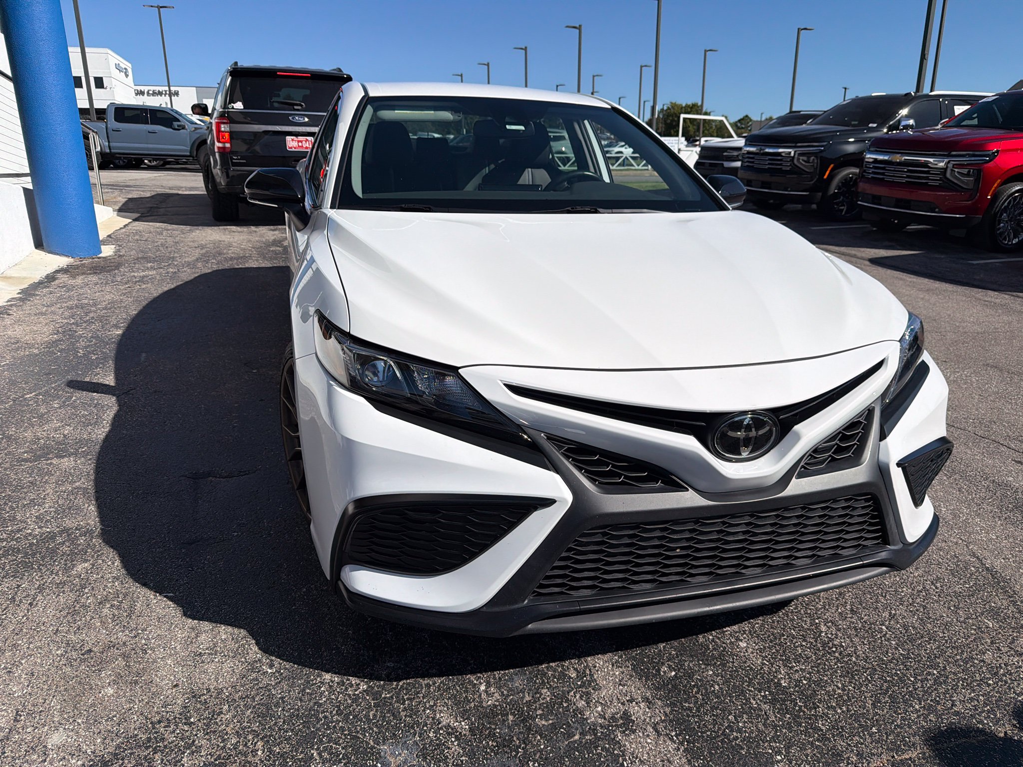 Used 2023 Toyota Camry SE w/ Convenience Package AWD/4WD image 4