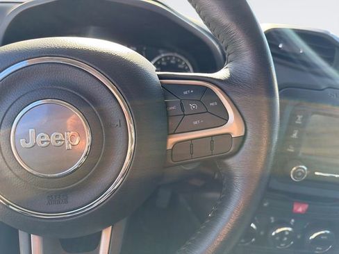 Used 2017 Jeep Renegade Latitude w/ Popular Equipment Group image 25