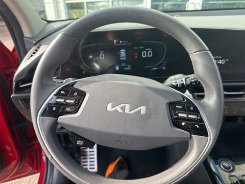 Used 2023 Kia Niro EX Touring image 26