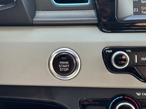 Used 2018 Kia Niro LX FWD image 23