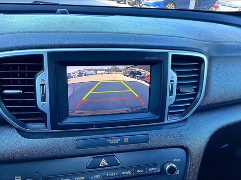 Used 2018 Kia Sportage LX w/ LX Technology Package image 26