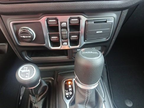 New 2025 Jeep Gladiator Sport image 34