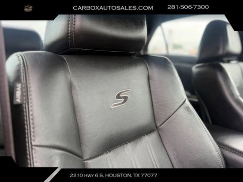 Used 2018 Chrysler 300 S AWD/4WD image 35