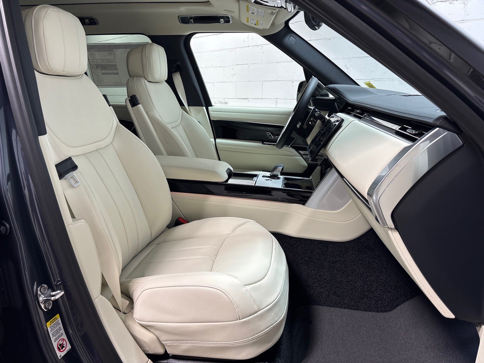 New 2026 Land Rover Range Rover SE AWD/4WD image 32