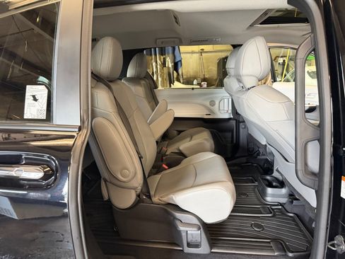 Certified 2026 Toyota Sienna XLE AWD/4WD image 33