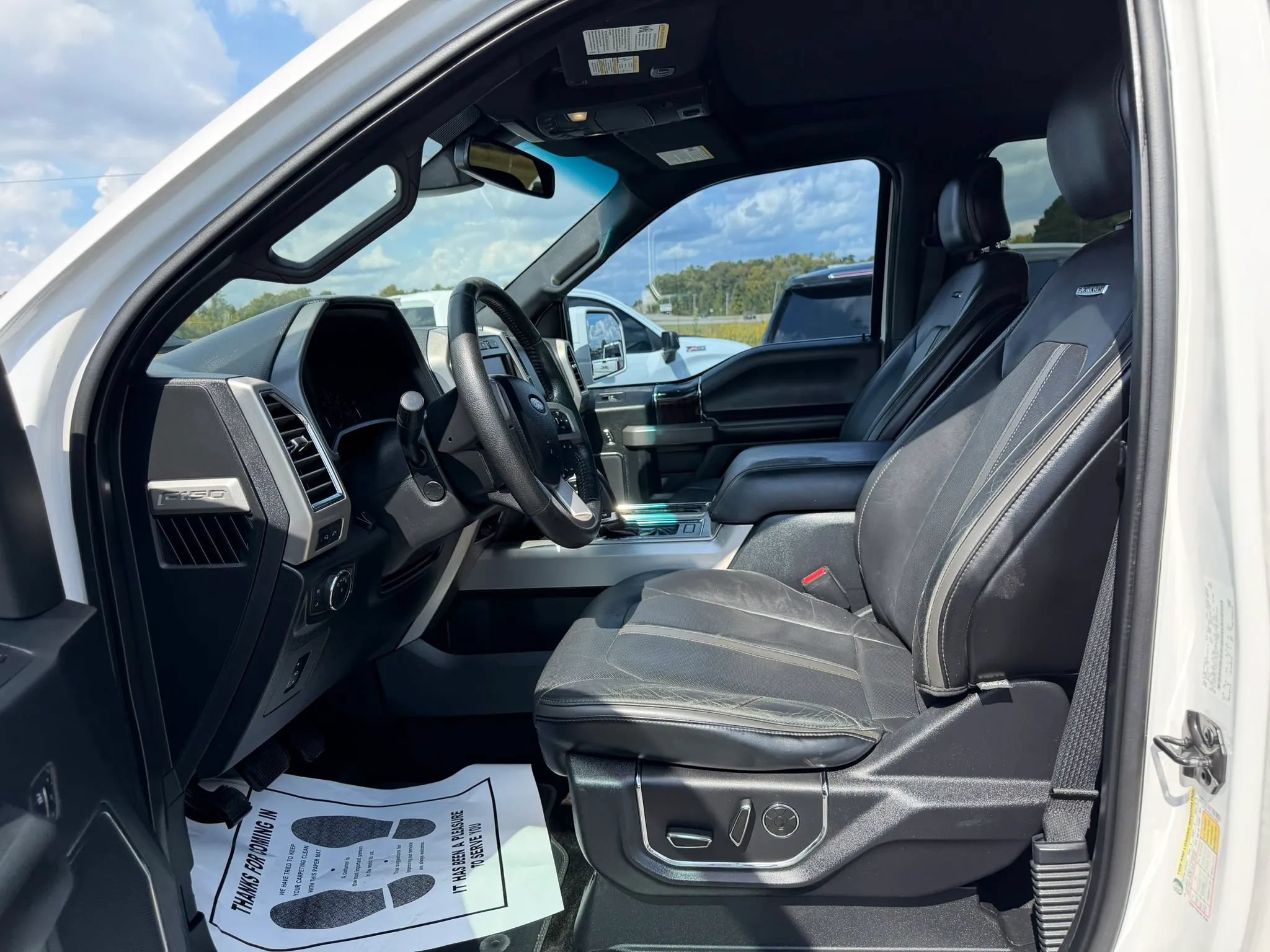 Used 2015 Ford F150 Platinum w/ Equipment Group 701A Luxury AWD/4WD image 5