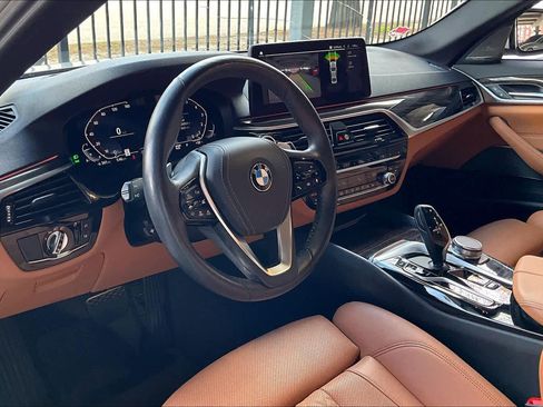 Used 2023 BMW 540i w/ Premium Package image 17