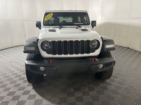 Used 2024 Jeep Wrangler Unlimited Rubicon image 3