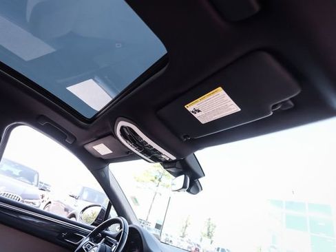 Used 2022 Porsche Macan AWD/4WD image 75