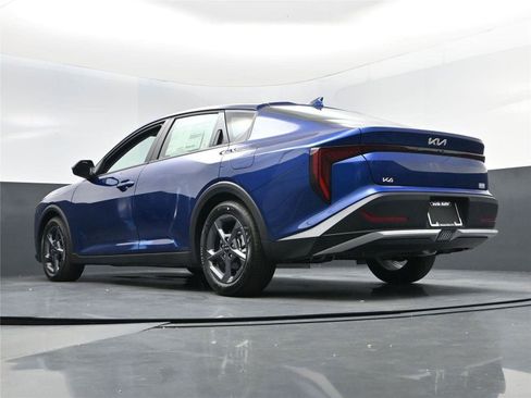 New 2025 Kia K4 LXS image 12