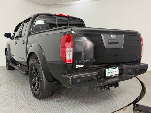 Used 2018 Nissan Frontier SV w/ Value Truck Package image 7