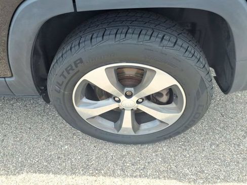 Used 2019 Jeep Cherokee Limited AWD/4WD image 6