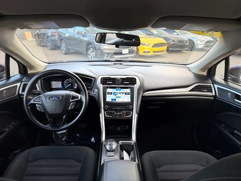Used 2018 Ford Fusion SE w/ Fusion SE Technology Package FWD image 23