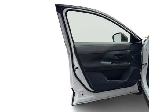 Used 2025 Nissan Kicks S FWD image 10