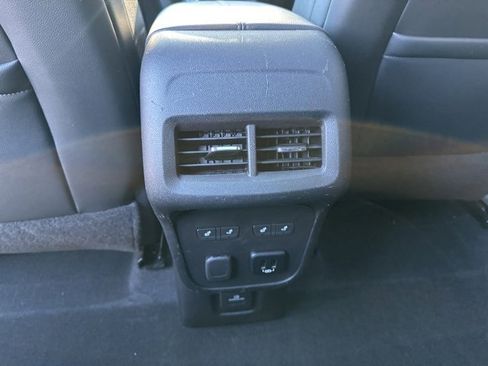 Used 2018 Chevrolet Equinox Premier image 30