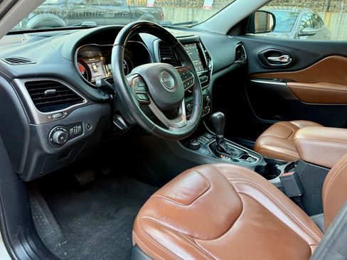 Used 2019 Jeep Cherokee Overland w/ Technology Group image 10