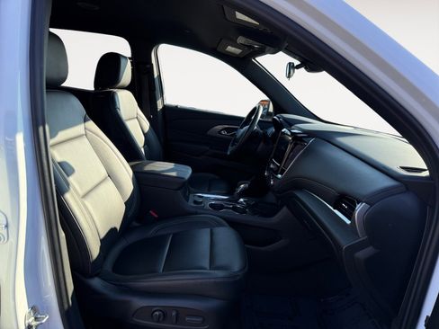 Used 2023 Chevrolet Traverse LT image 19